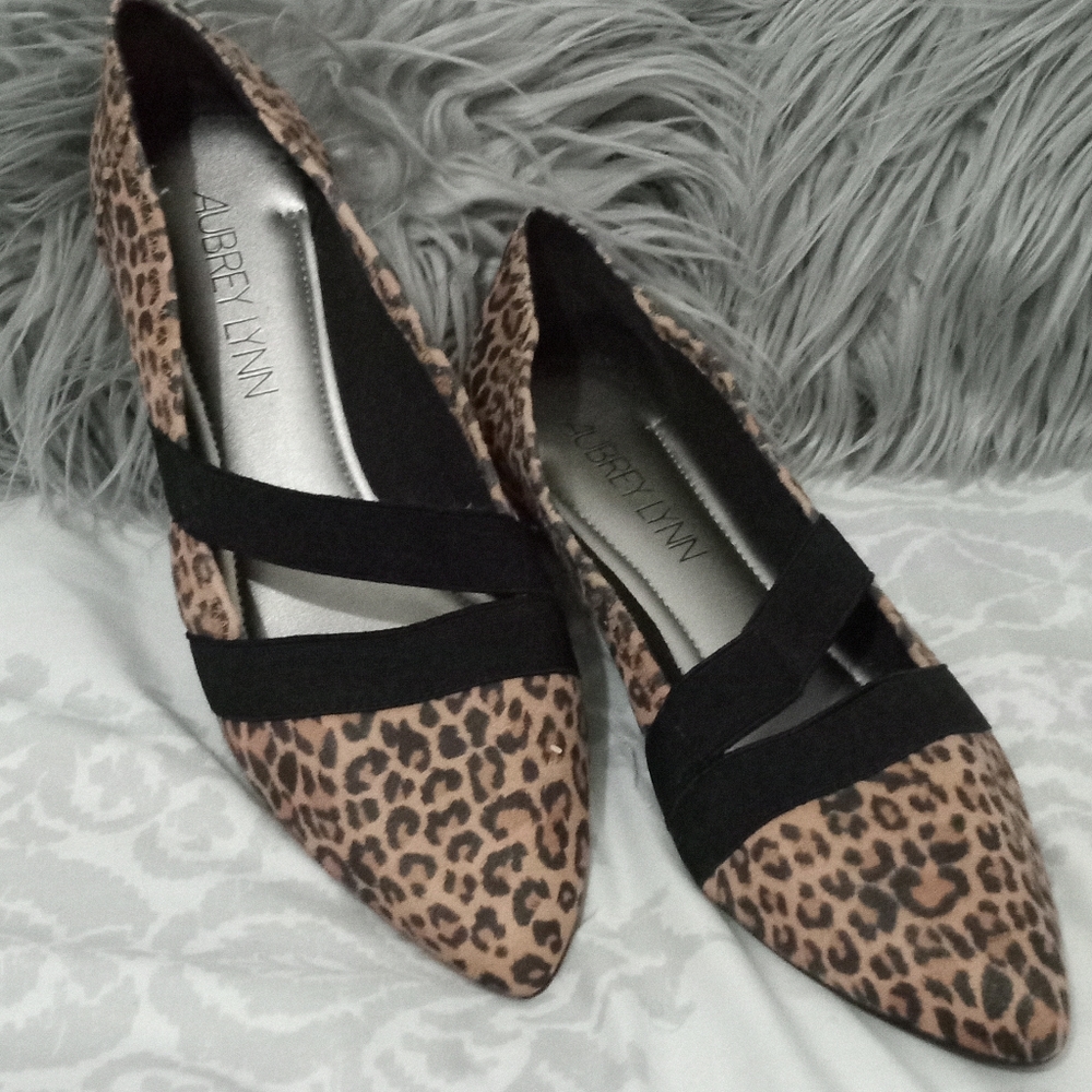 Aubrey Lynn Women's Suede Cheetah Print Pointed Toe Flats 9 M